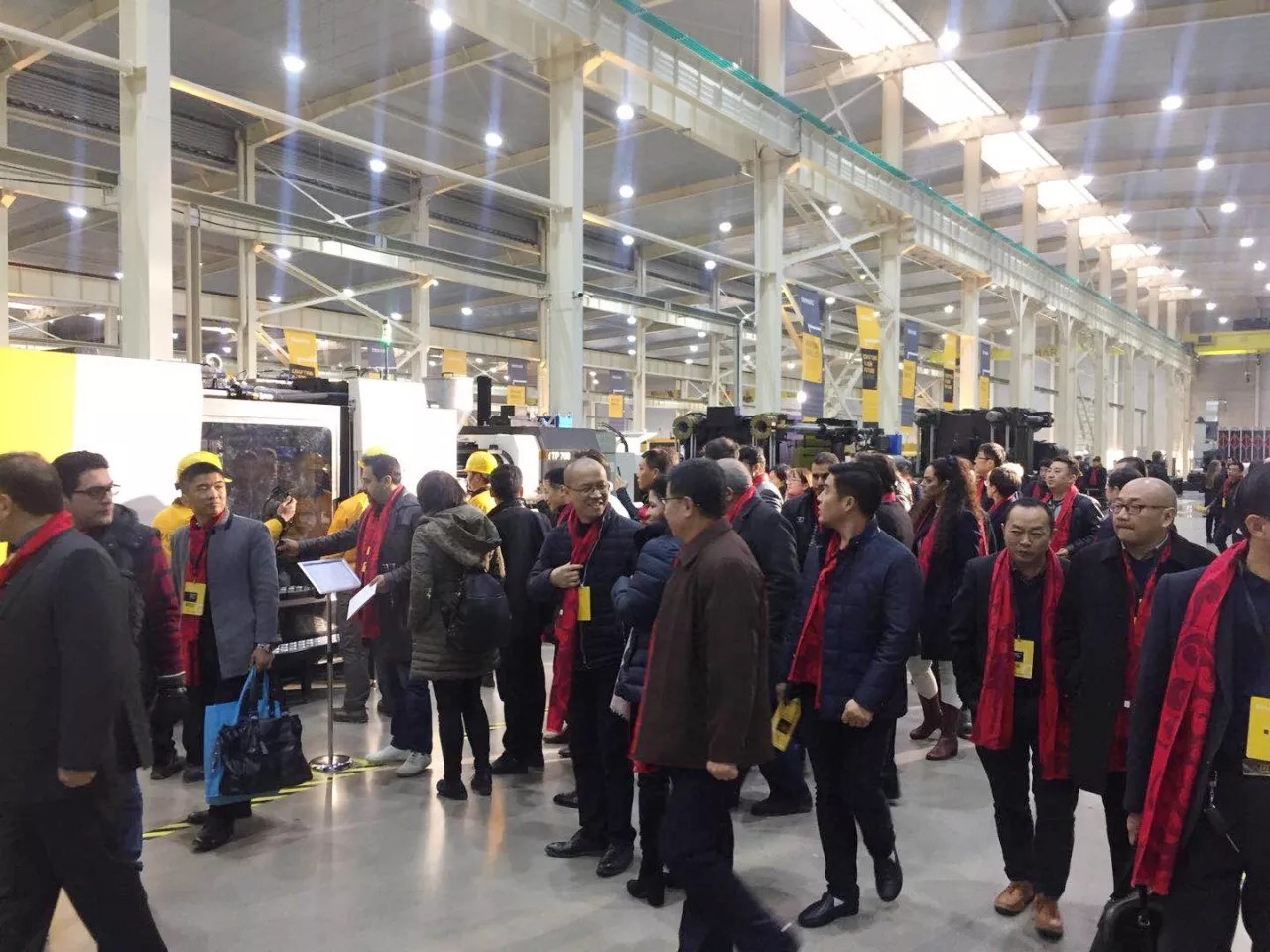 yl6809永利上演“两大喜”： 十周年庆+注塑智慧工厂完工